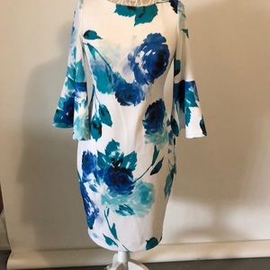 Beautiful bright flowered dress 🌺